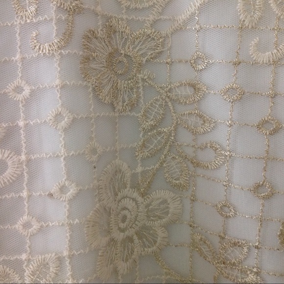 Stunning XIAN XIAN cream embroidered blouse - Picture 4 of 8